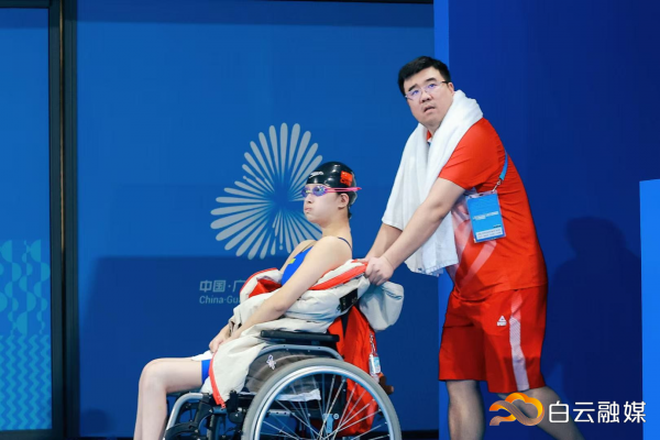 清湖妹子黄凯烨：19岁，267天，与运说念击水！